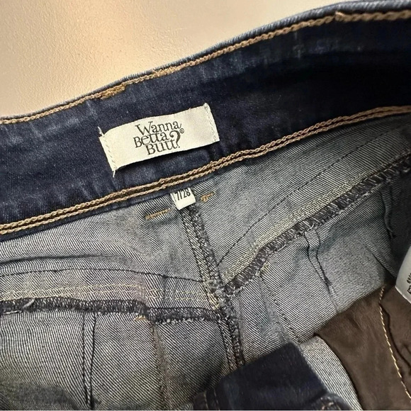Wanna Better Butt by YMI 7/28 blue distressed ripped capris jeans‎ - Picture 5 of 7